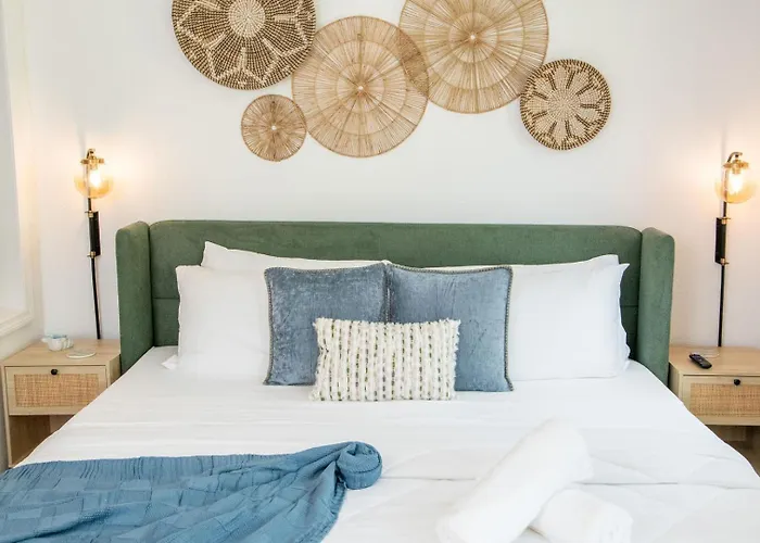 Coastal • Private Yard + Grill & Games Apartment Clearwater Beach