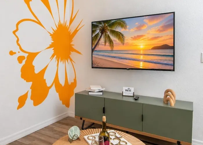 Coastal • Private Yard + Grill & Games Apartment Clearwater Beach