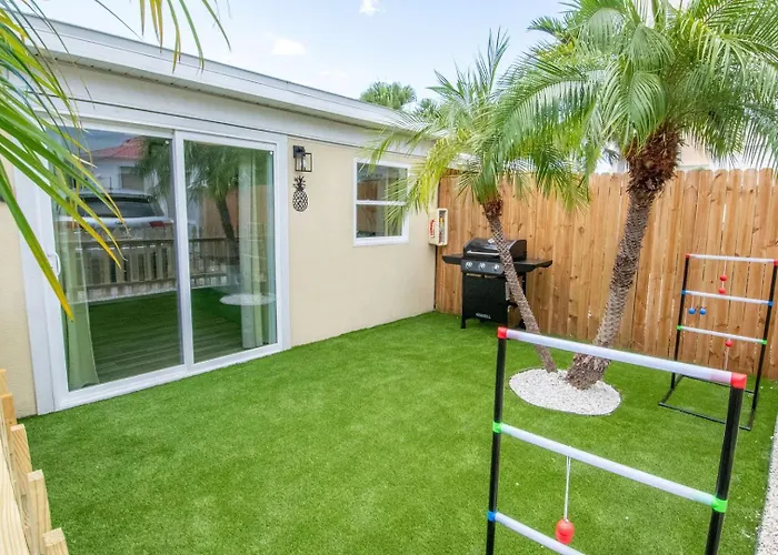 Coastal • Private Yard + Grill & Games Apartment *
