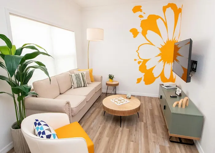 Apartment Coastal • Private Yard + Grill & Games *