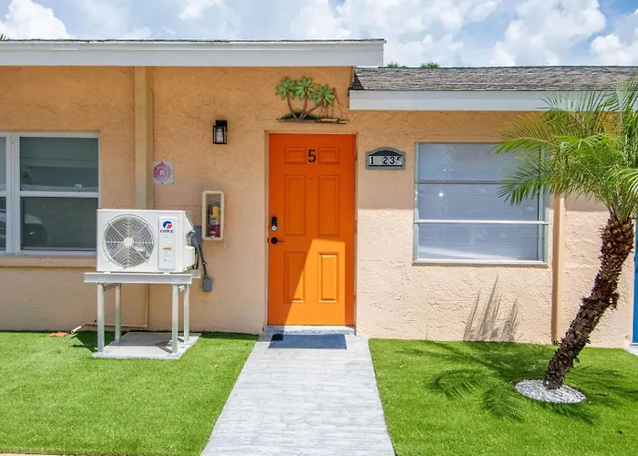 Apartment Coastal • Private Yard + Grill & Games Clearwater Beach