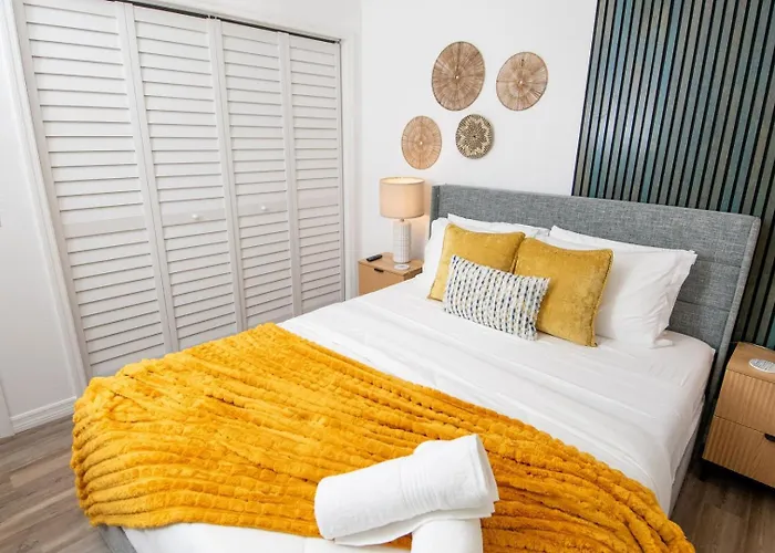 Coastal • Private Yard + Grill & Games Apartment *