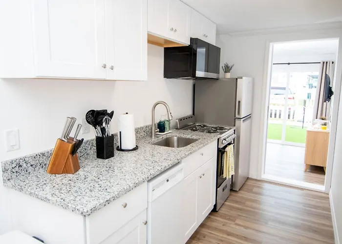 Apartment Coastal • Private Yard + Grill & Games