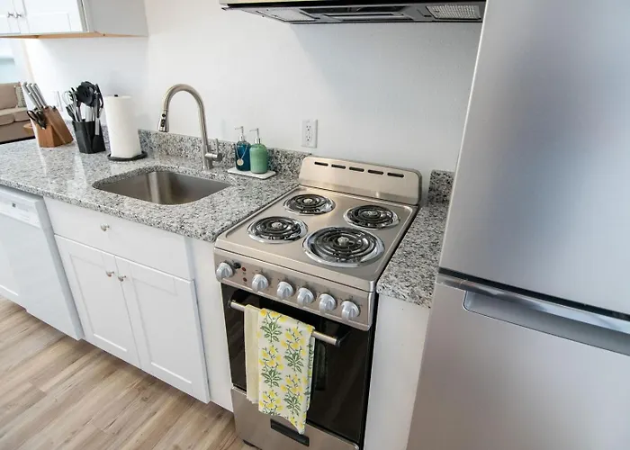 Coastal • Private Yard + Grill & Games * Clearwater Beach