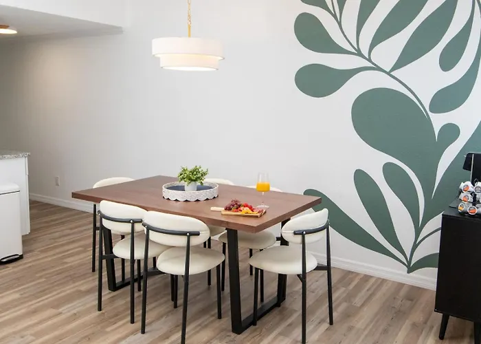 Coastal • Private Yard + Grill & Games Apartment Clearwater Beach