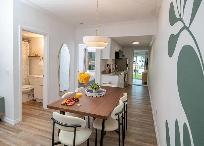 Coastal • Private Yard + Grill & Games Clearwater Beach